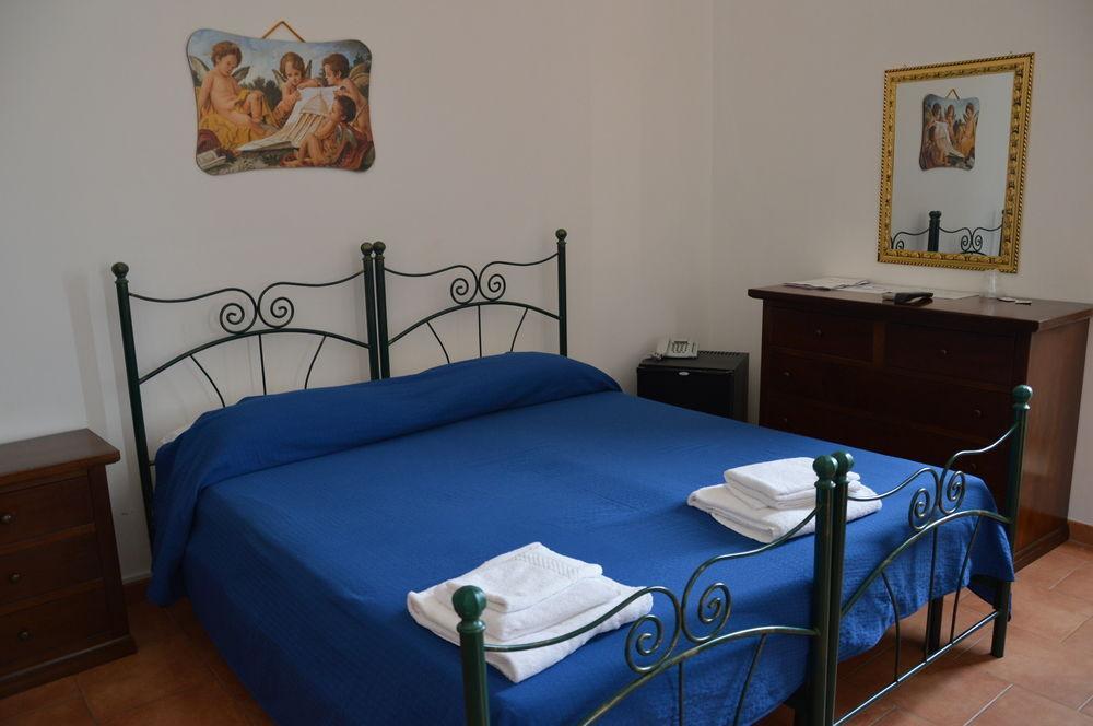 Istituto Antonacci Rooms Лече Екстериор снимка